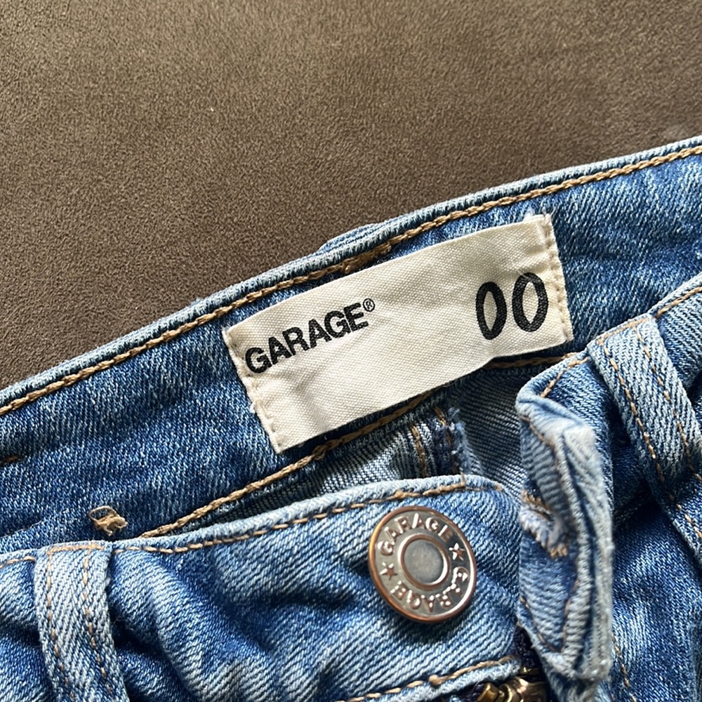 Distressed Jeans - Picture 2 of 4